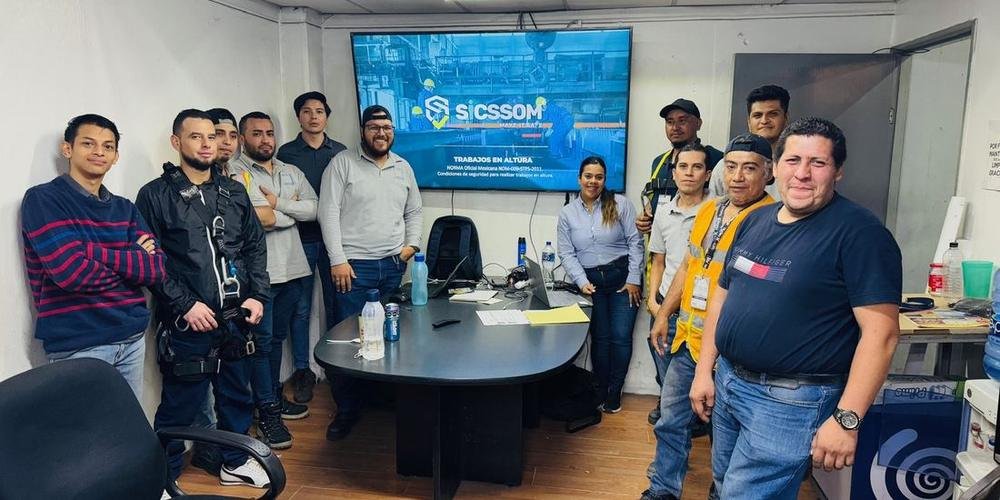 Sesión de trabajo con el personal del centro de trabajo